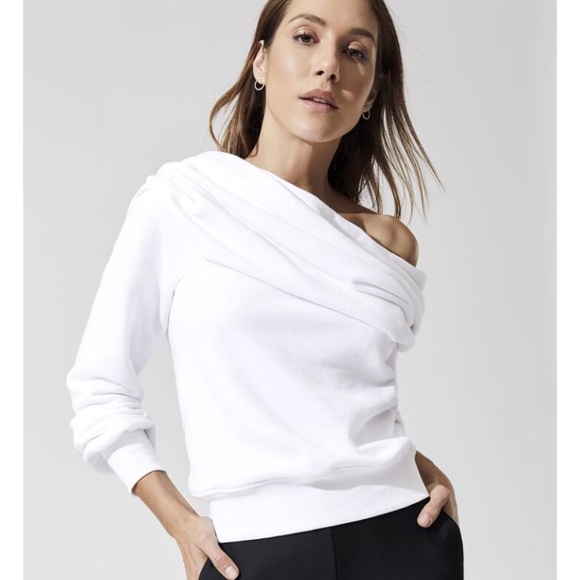 Carbon38 Tops - Carbon38 Off the Shoulder Sweater white size M
